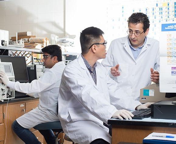 Faculty and students having a discussion in the lab